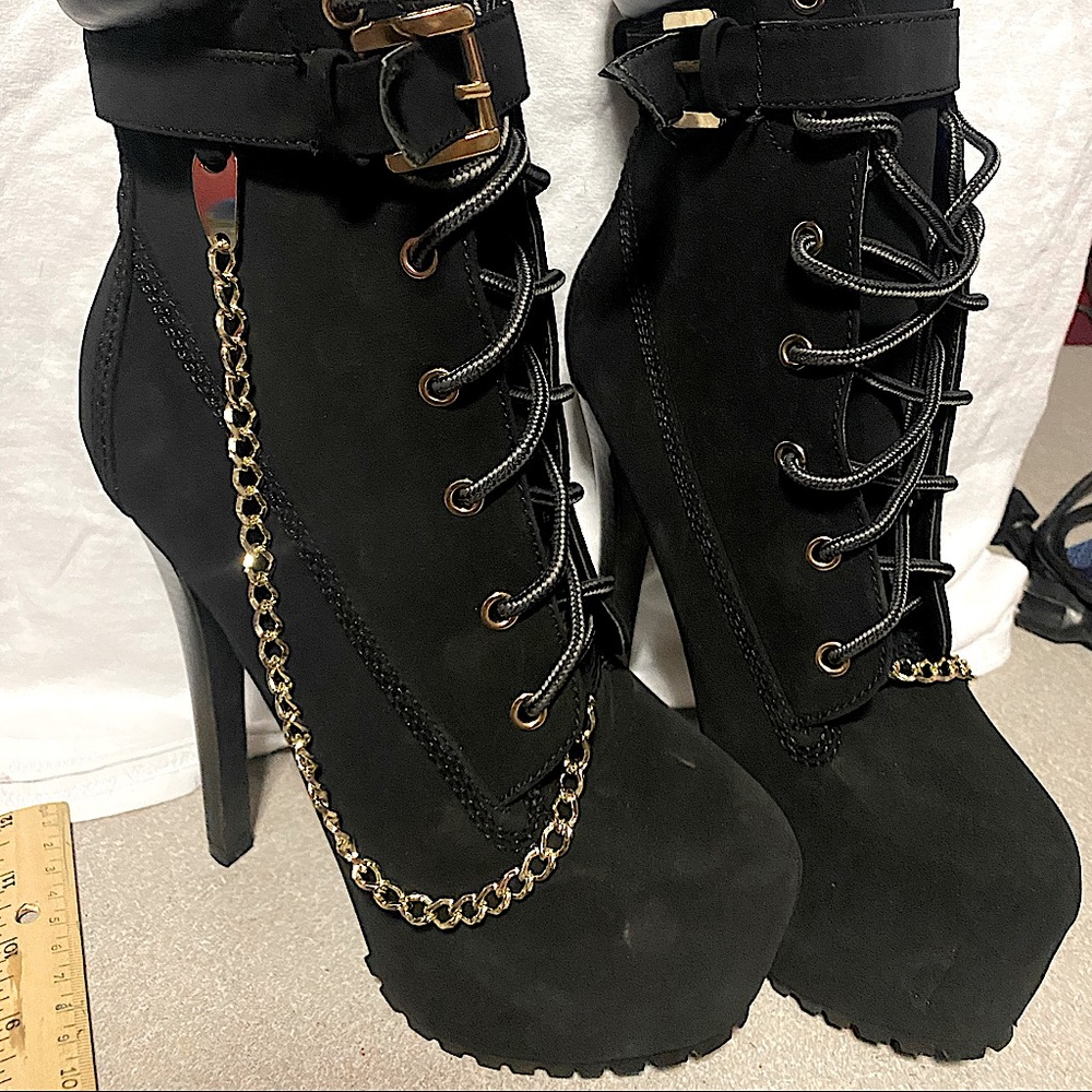Ami Clubwear Booties Size 7.5